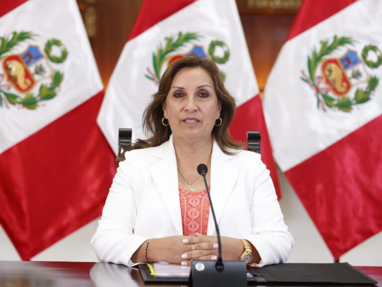 Crisis política en Perú: Dina Boluarte acude al Congreso mientras se tramita su vacancia