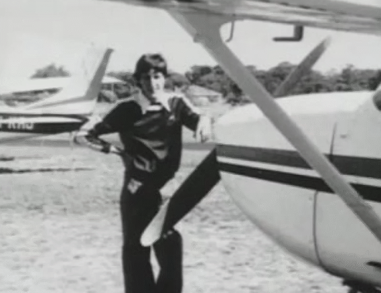 Quién fue Frederick Valentich: el piloto que desapareció tras ver un objeto volador no identificado