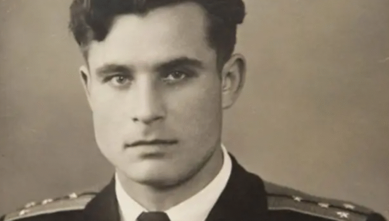 Quién fue Vasili Arkhipov, el hombre que evitó una guerra nuclear en 1962